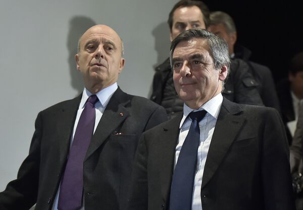 Right-wing candidate for the upcoming presidential election Francois Fillon (R) and Bordeaux's Mayor Alain Juppe (L) (File) Right-wing candidate for the upcoming presidential election Francois Fillon (R) and Bordeaux's Mayor Alain Juppe (L) (File) - Sputnik International