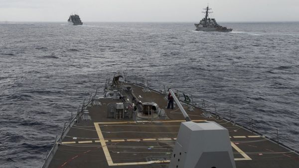 This image provided by the U.S. Navy, taken Oct. 17, 2016, shows the guided missile destroyer USS Decatur, right, pulling into position behind the Military Sealift Command USNS Matthew Perry, during a replenishment-at-sea, seen from the bridge of the guided-missile destroyer USS Spruance, in the South China Sea This image provided by the U.S. Navy, taken Oct. 17, 2016, shows the guided missile destroyer USS Decatur, right, pulling into position behind the Military Sealift Command USNS Matthew Perry, during a replenishment-at-sea, seen from the bridge of the guided-missile destroyer USS Spruance, in the South China Sea - Sputnik International
