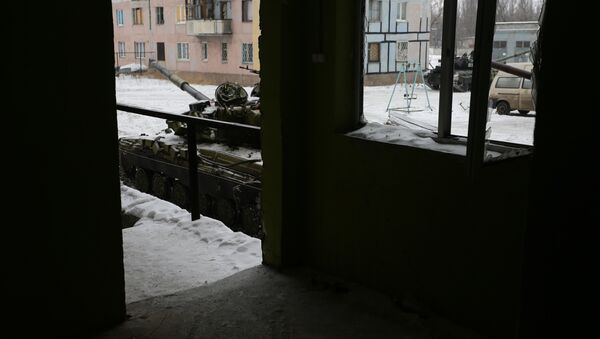 Tanks from the Ukrainian Forces are stationed outside a building in the flashpoint eastern town of Avdiivka that sits just north of the pro-Russian rebels' de facto capital of Donetsk on February 2, 2017 - Sputnik International