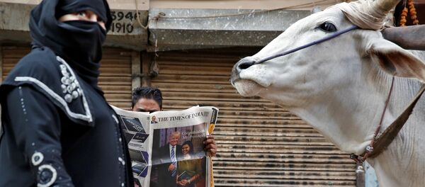 A man reads a newspaper ahead of the inauguration of U.S President-elect Donald Trump, in New Delhi, India January 20, 2017 - Sputnik International