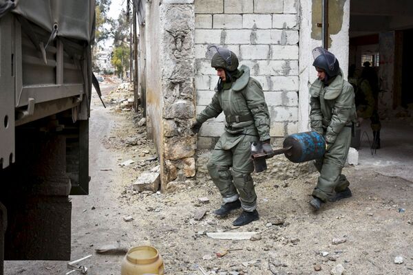 Colossal Cleanup: Russian Forces Defuse Mines in Aleppo's Residential Areas - Sputnik International