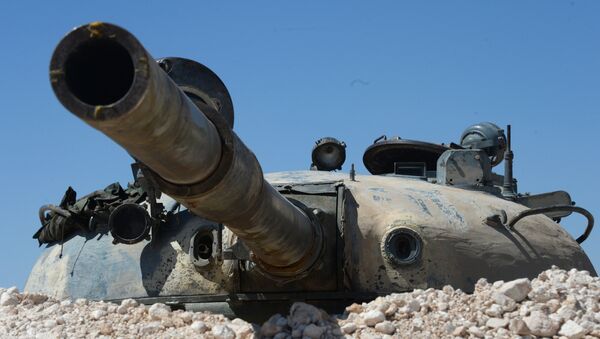A T-55 tank aids pro-government militia forces outside the terrorist-held town of Al-Karyatein, Syria. - Sputnik International