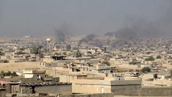 Smoke billowing from buildings in Hammam al-Alil area south of Mosul - Sputnik International