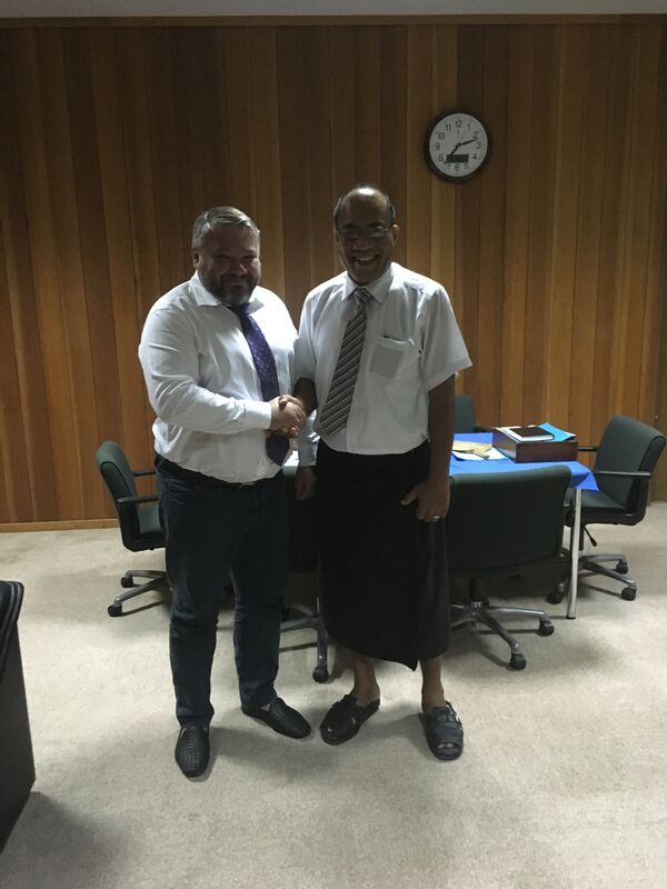 Anton Bakov and Kiribati President Taneti Mamau during talks Anton Bakov and Kiribati President Taneti Mamau during talks - Sputnik International