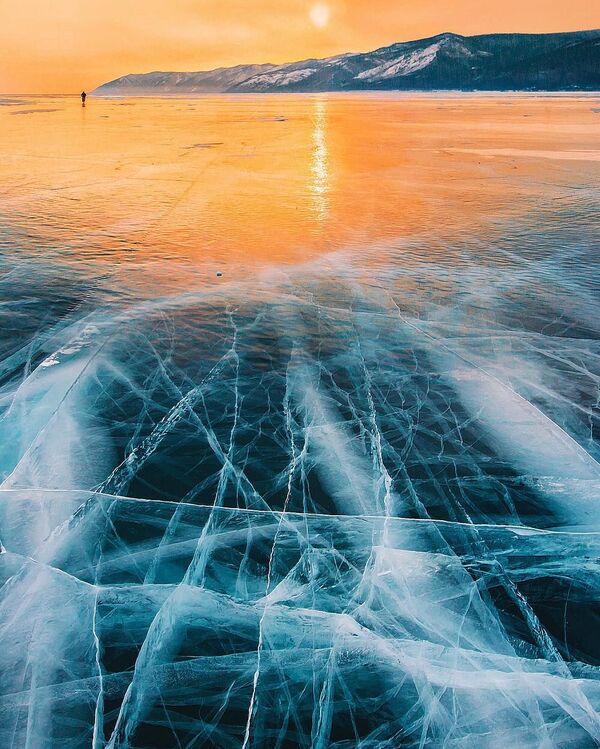 Never Too Much of Spellbinding Ice-Covered Baikal - Sputnik International
