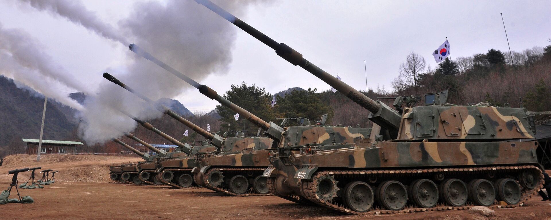 South Korean army K9 Thunder 155mm self-propelled Howitzers fire during a live-fire drill in Pocheon, 65 kms northeast of Seoul - Sputnik International, 1920, 05.06.2023