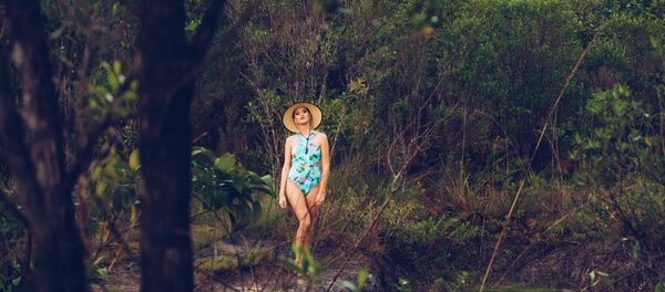 Gabrielly de Oliveira posing in the National Forest in Brasilia - Sputnik International