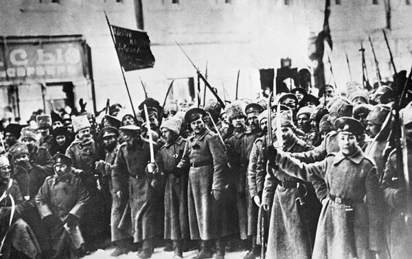 Soldiers of the 1917 February Revolution. Petrograd streets. (File) - Sputnik International