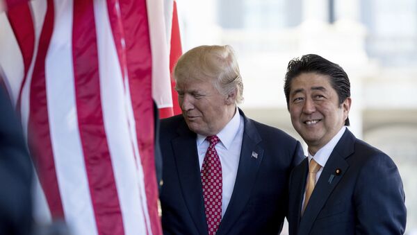 President Donald Trump welcomes Japanese Prime Minister Shinzo Abe outside the West Wing of the White House - Sputnik International