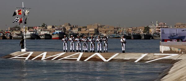 Pakistan Navy's firing squad take position during the flag-hoisting ceremony of Pakistan Navy’s Multinational Exercise AMAN-17, in Karachi, Pakistan February 10, 2017. - Sputnik International