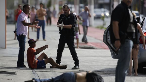 Civil police detain looters after they were shot in their legs, in Vitoria, Espirito Santo state, Brazil, Monday, Feb 6, 2017. Protests by the friends and family of military police in Espirito Santo have led to an increase in crime and forced the shut-down of some state services, authorities said Monday. - Sputnik International