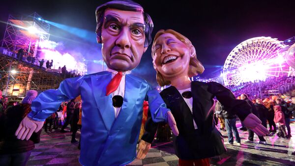 Figures of Francois Fillon (L), former French prime minister, member of The Republicans political party and 2017 presidential candidate of the French centre-right, and French National Front leader Marine Le Pen are paraded through the crowd during the 133rd Carnival parade, the first major event since the city was attacked during Bastille Day celebrations last year in Nice, France, February 11, 2017 - Sputnik International