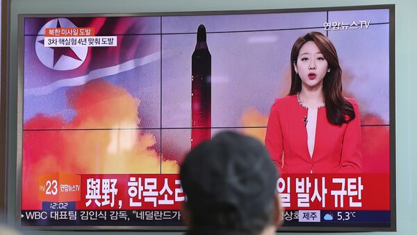 A man watches a TV news program reporting about North Korea's missile launch at the Seoul Train Station in Seoul, South Korea, Sunday, Feb. 12, 2017 - Sputnik International
