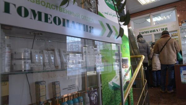 Customers at a homeopathic pharmacy in Moscow. A commission of the Russian Academy of Sciences declared homeopathy to be a pseudoscience. - Sputnik International