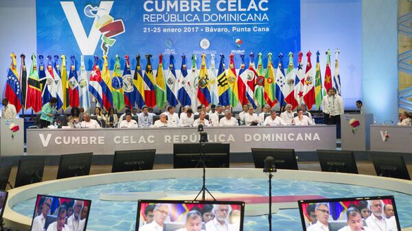 Ecuadorean President Rafael Correa is seen at screens as he speaks at the plenary session during the Fifth Summit of the Community of Latin American and Caribbean States (CELAC) in Bavaro, Dominican Republic, on January 25, 2017 - Sputnik International