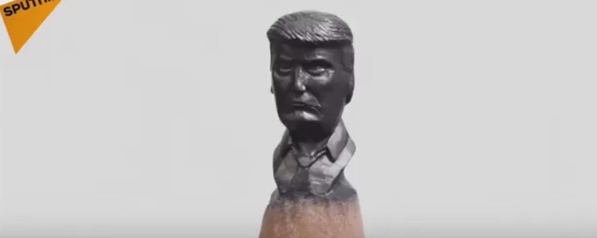 Russian Artist Carves Trump's Portrait On A Pencil Lead Russian Artist Carves Trump's Portrait On A Pencil Lead - Sputnik International, 1920, 13.02.2017