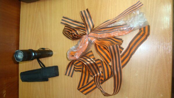 St. George ribbons confiscated by border guards in western Ukraine - Sputnik International