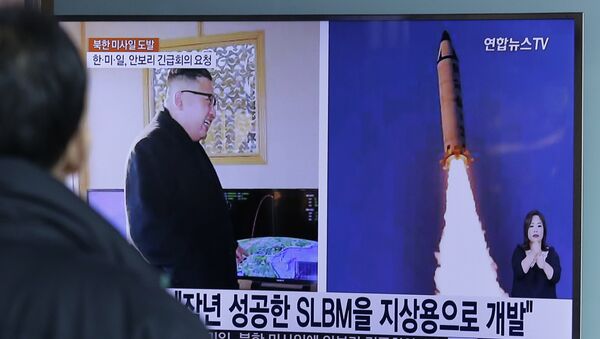 A man watches a TV news program showing photos published in North Korea's Rodong Sinmun newspaper of North Korea's Pukguksong-2 missile launch and North Korean leader Kim Jong Un at Seoul Railway Station in Seoul, South Korea, Monday, Feb. 13, 2017 - Sputnik International