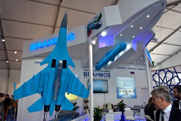The BrahMos missile on display at the MAKS-2015 air show The BrahMos missile on display at the MAKS-2015 air show - Sputnik International
