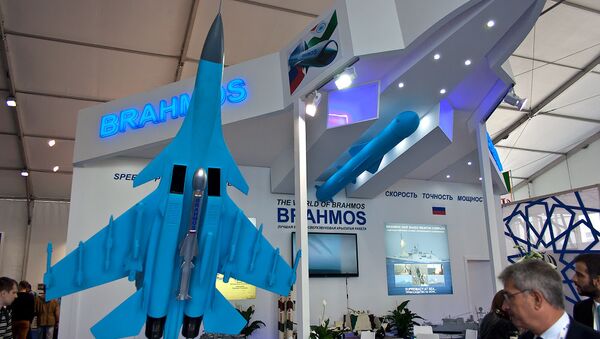 The BrahMos missile on display at the MAKS-2015 air show - Sputnik International