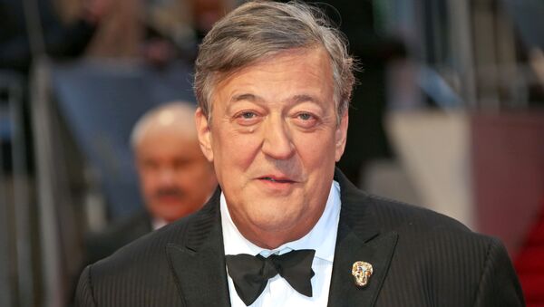 Stephen Fry poses for photographers upon arrival at the British Academy Film Awards in London, Sunday, Feb. 12, 2017 - Sputnik International
