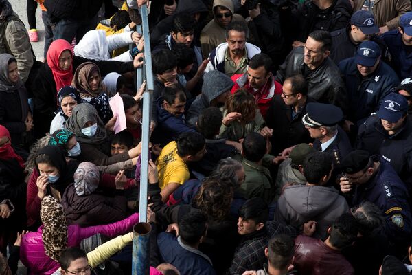 Refugees and migrants, most of them Afghans, block the entrance of the refugee camp at the disused Hellenikon airport as police officers try to disperse them, in Athens, Greece, February 6, 2017 Refugees and migrants, most of them Afghans, block the entrance of the refugee camp at the disused Hellenikon airport as police officers try to disperse them, in Athens, Greece, February 6, 2017 - Sputnik International