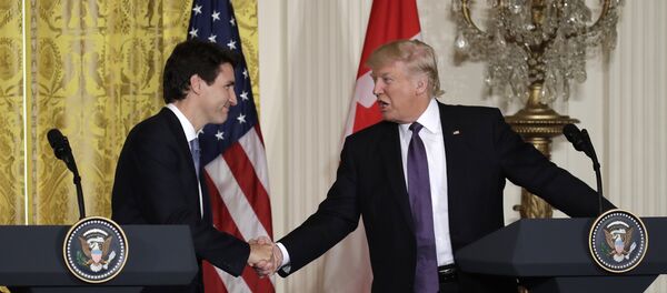 President Donald Trump shakes hands with Canadian Prime Minister Justin Trudeau during their joint news conference in the East Room of the White House - Sputnik International