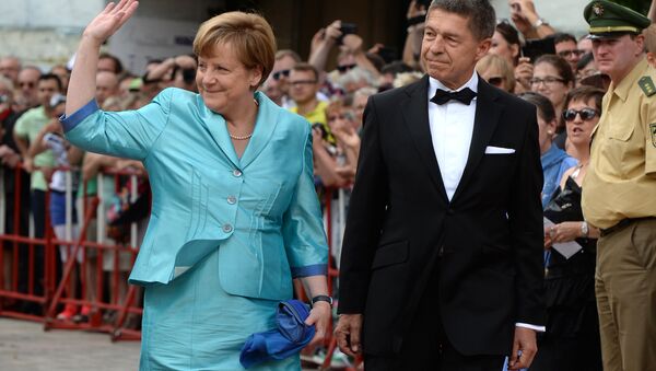 German Chancellor Angela Merkel (L) and her husband Joachim Sauer arrive for the opening of the Bayreuth Wagner Opera Festival with the production Tristan und Isolde at the opera house in the southern German city of Bayreuth on July 25, 2015 - Sputnik International