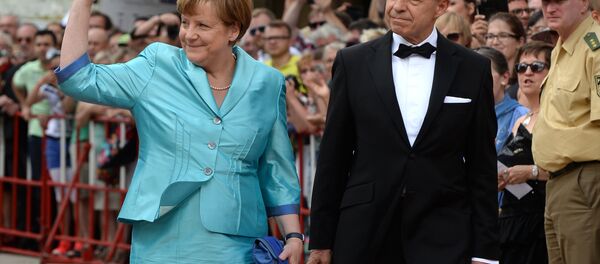 German Chancellor Angela Merkel (L) and her husband Joachim Sauer arrive for the opening of the Bayreuth Wagner Opera Festival with the production Tristan und Isolde at the opera house in the southern German city of Bayreuth on July 25, 2015 - Sputnik International