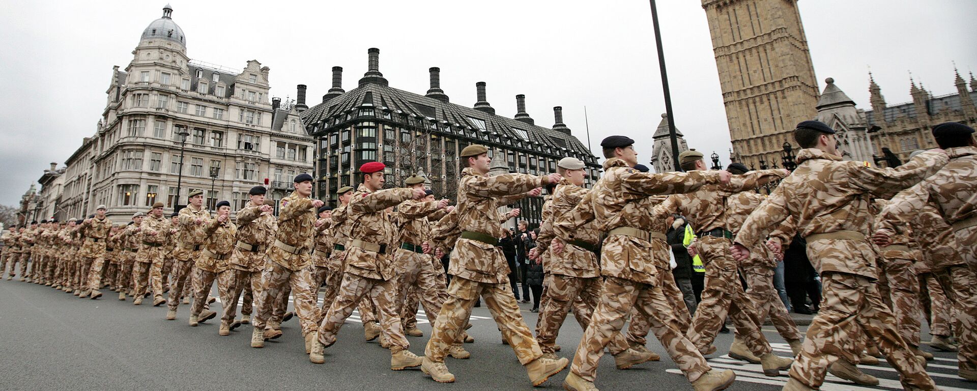 Soldiers from the British 7th Armoured Brigade who have returned from service on operations in Iraq march past Big Ben in London (File) - Sputnik International, 1920, 05.11.2017