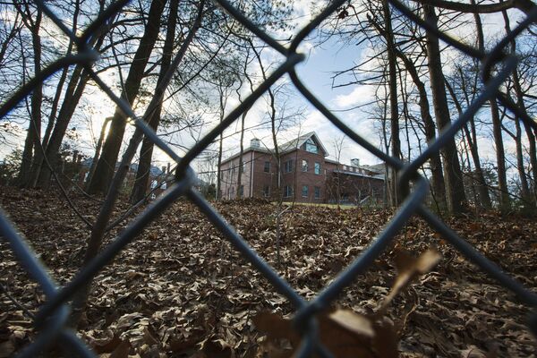 A fence encloses an estate in the village of Upper Brookville in the town of Oyster Bay, N.Y., on Long Island on Friday, Dec. 30, 2016 A fence encloses an estate in the village of Upper Brookville in the town of Oyster Bay, N.Y., on Long Island on Friday, Dec. 30, 2016 - Sputnik International