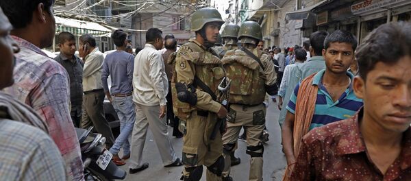 Delhi Police SWAT team members stand near the site of an explosion in a market in New Delhi, India, Tuesday, Oct. 25, 2016 - Sputnik International