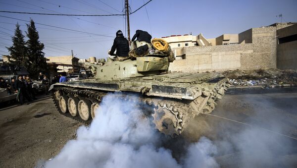Iraqi army T-72 tank heads to the frontline (File) - Sputnik International