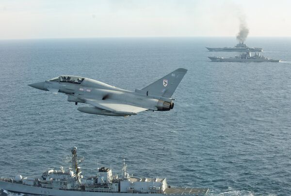 British Navy and Air Force escort Russian warships Admiral Kuznetsov and Pyotr Veliky - Sputnik International