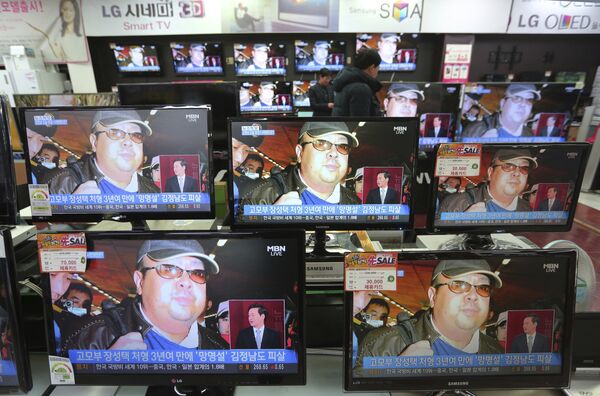 TV screens show pictures of Kim Jong-nam, the half-brother of North Korean leader Kim Jong Un, at the Yongsan Electronic store in Seoul, South Korea, Wednesday, Feb. 15, 2017. - Sputnik International