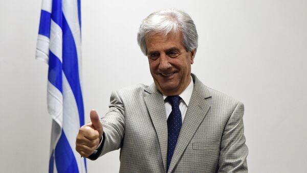 Uruguayan President-elect Tabare Vazquez gives the thumbs up sign during a press conference where he announced his cabinet picks for his next term in Montevideo, Uruguay, Tuesday, Dec. 2, 2014 - Sputnik International