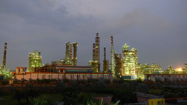 Indian Oil Refinery of Essar Oil at Vadinar village, near Jamnagar, some 380 kms - Sputnik International