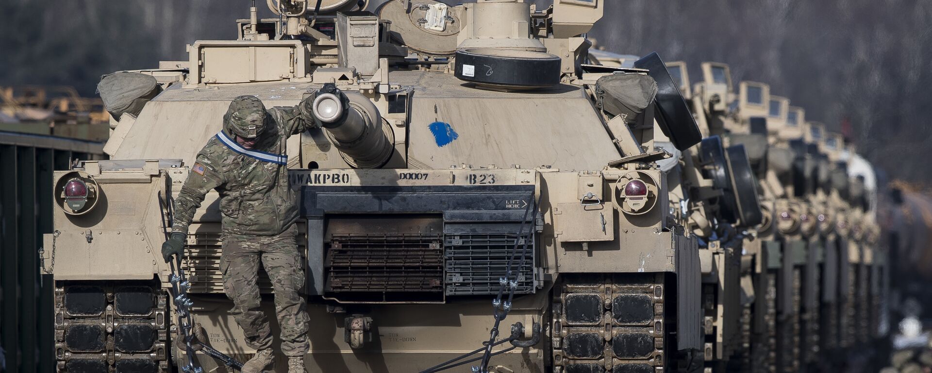 Abrams battle tanks from the US Army's 4th Infantry Division 3rd Brigade Combat Team 68th Armor Regiment 1st Battalion on rail cars as they arrive at the Gaiziunai railway station some 110 kms (69 miles) west of the capital Vilnius, Lithuania, Friday, Feb. 10, 2017. - Sputnik International, 1920, 07.01.2022