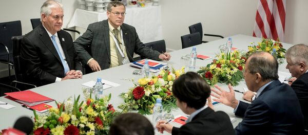 US Secretary of State Rex Tillerson (L) listens to Russian Foreign Minister Sergei Lavrov (2ndR) at the start of a meeting at the World Conference Center in Bonn, Germany February 16, 2017. - Sputnik International