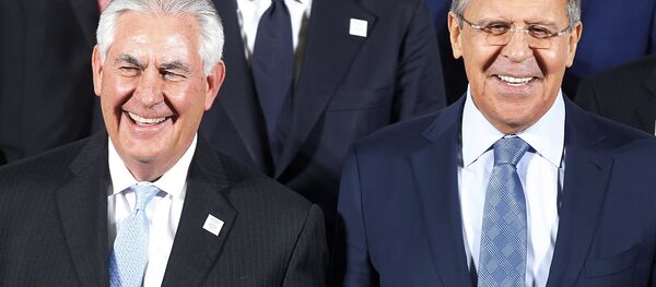 The Russian foreign minister Sergey Lavrov, right, and US Secretary of State Rex Tillerson stand together during the G-20 Foreign Ministers meeting in Bonn, Germany, Thursday, Feb. 16, 2017. - Sputnik International