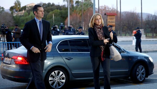 Spain's Princess Cristina (R) arrives at the court with her husband Inaki Urdangarin, to appear on charges of tax fraud, as a long-running investigation into the business affairs of her husband goes to trial in Palma de Mallorca, Spain, January 11, 2016. - Sputnik International