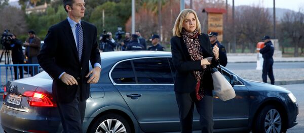 Spain's Princess Cristina (R) arrives at the court with her husband Inaki Urdangarin, to appear on charges of tax fraud, as a long-running investigation into the business affairs of her husband goes to trial in Palma de Mallorca, Spain, January 11, 2016. - Sputnik International