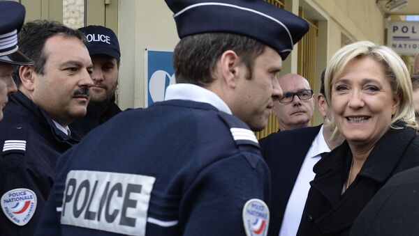 French far-right leader and presidential candidate Marine Le Pen smiles as she visits a border post Monday Feb. 13, 2017 in Menton, southern France, at the border with Italy. - Sputnik International
