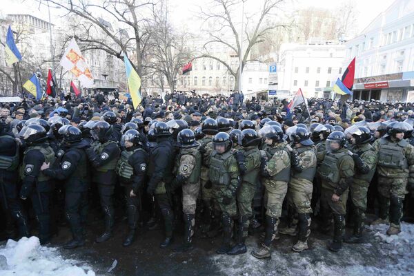 Riot police and members of the Ukrainian National Guard block activists and supporters of nationalist parties during a rally against trade with Ukraine's rebel-held east areas in Donetsk and Luhansk regions, in Kiev, Ukraine Riot police and members of the Ukrainian National Guard block activists and supporters of nationalist parties during a rally against trade with Ukraine's rebel-held east areas in Donetsk and Luhansk regions, in Kiev, Ukraine - Sputnik International