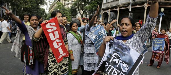 Activists of Socialist Unity Center of India-Marxist (SUCI-M) shout slogans during a protest demonstration against a recent case of child trafficking in West Bengal state in Kolkata, India, Tuesday, Nov. 29, 2016 Activists of Socialist Unity Center of India-Marxist (SUCI-M) shout slogans during a protest demonstration against a recent case of child trafficking in West Bengal state in Kolkata, India, Tuesday, Nov. 29, 2016 - Sputnik International