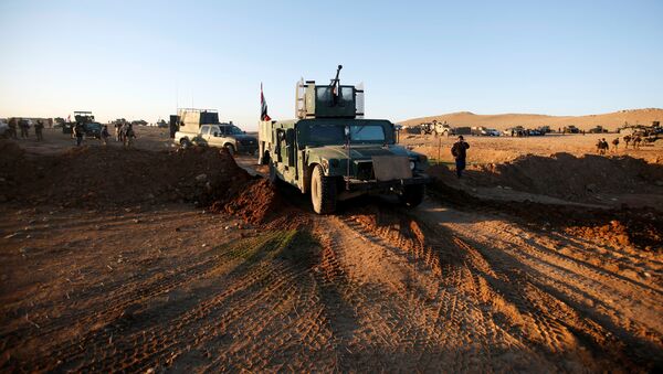 Iraqi security forces advance towards the western side of Mosul, Iraq February 19, 2017 - Sputnik International