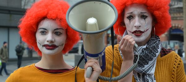 Fast food workers stand with migrant workers 1 Day Without Us Fast food workers stand with migrant workers 1 Day Without Us - Sputnik International