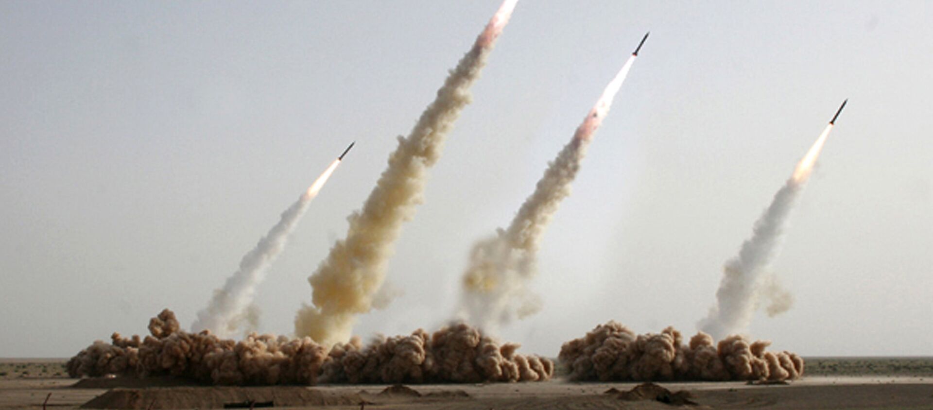 A handout picture released on the news website and public relations arm of Iran's Revolutionary Guards, Sepah News, shows an image apparently digitally altered to show four missiles rising into the air instead of three during a test-firing at an undisclosed location in the Iranian desert (File) - Sputnik International, 1920, 03.07.2017