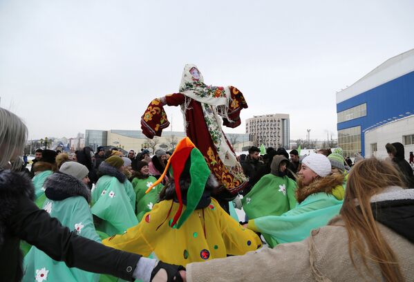 Whirlwind of Fun and Food at Maslenitsa Folk Festivals in Russia - Sputnik International