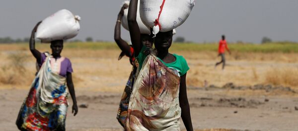 Women carry sacks of food in Nimini village, Unity State, northern South Sudan, February 8, 2017. Picture taken on February 8, 2017. Women carry sacks of food in Nimini village, Unity State, northern South Sudan, February 8, 2017. Picture taken on February 8, 2017. - Sputnik International